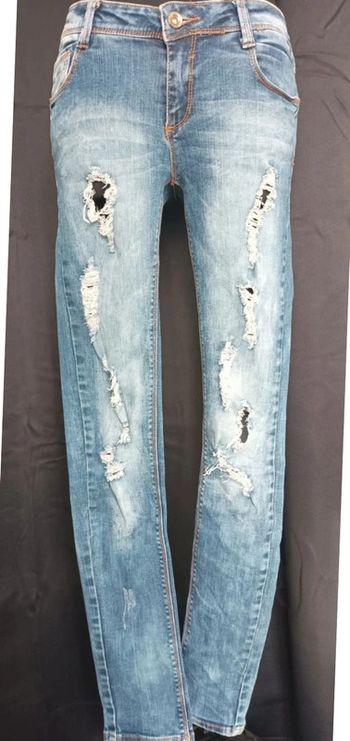 Jean à trous taille 36