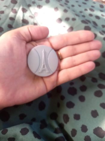 Broche vintage paris