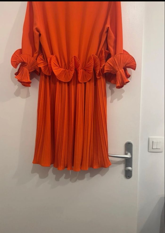 Magnifique robe orange Pretty Little Things Taille 40 - photo numéro 3