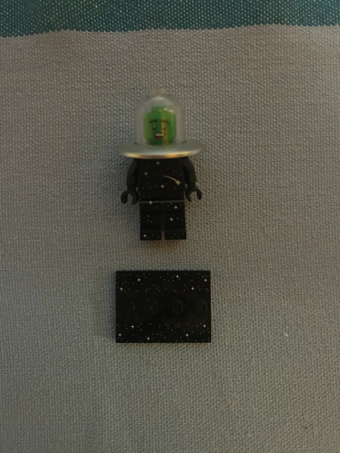 Lego Flying Saucer series 26