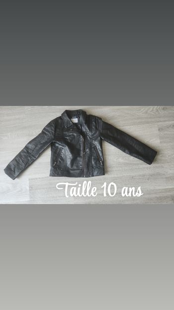 Veste en cuir taille 10 ans