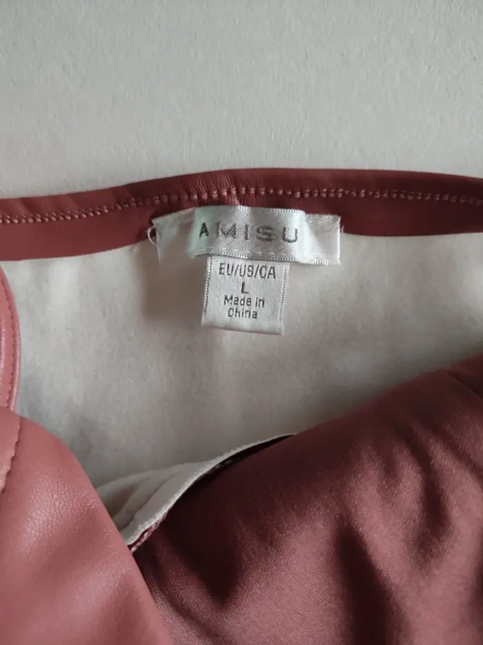 Top court Amisu - photo numéro 5