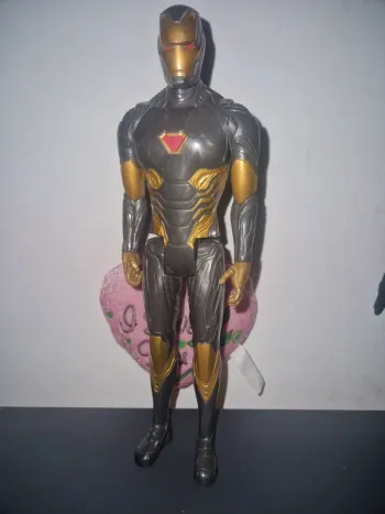 Figurine Iron man noir