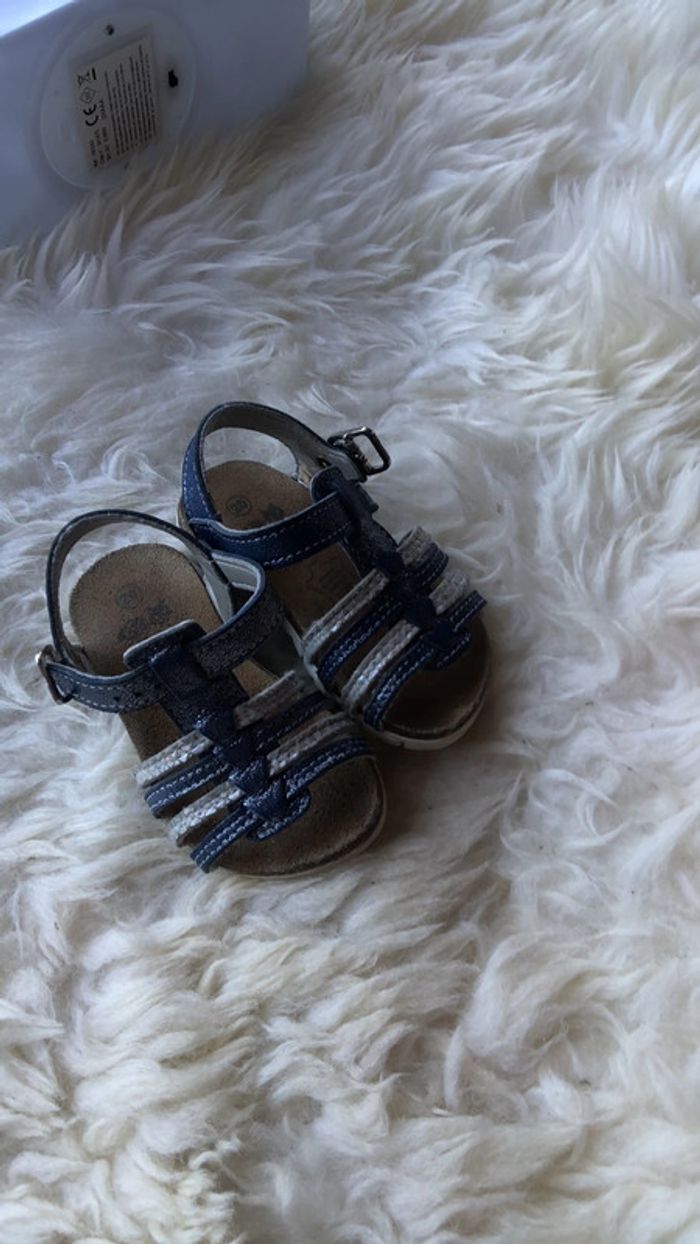 Sandales taille 20 - photo numéro 2