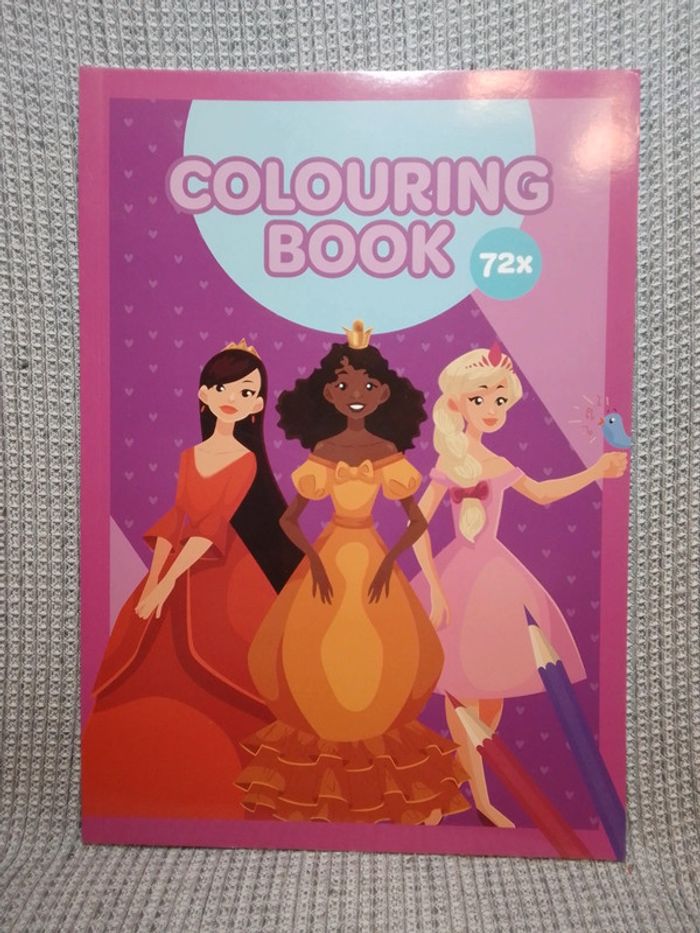 Coloriage 72 pages "Princesse" (1)