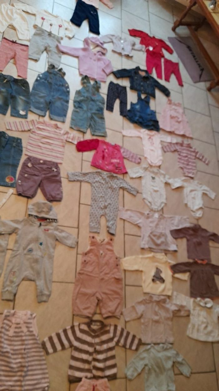 Lot de 40 vêtements fille 6 mois