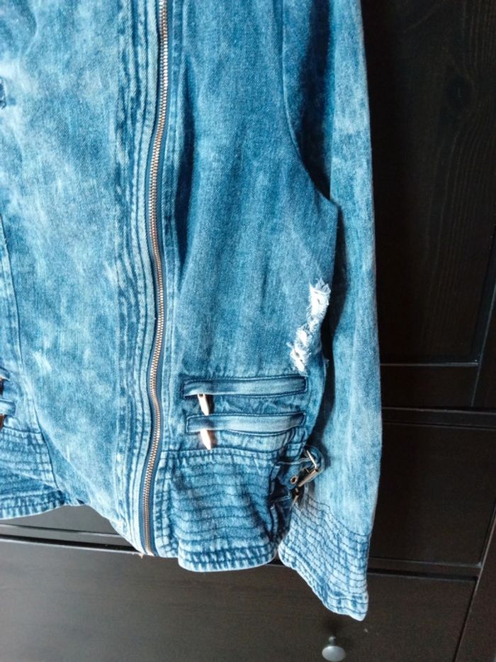 Magnifique veste en jean effet trouée - photo numéro 2