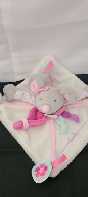 DOUDOU ET COMPAGNIE souris plat Pearly doux blanc rose attache tétine