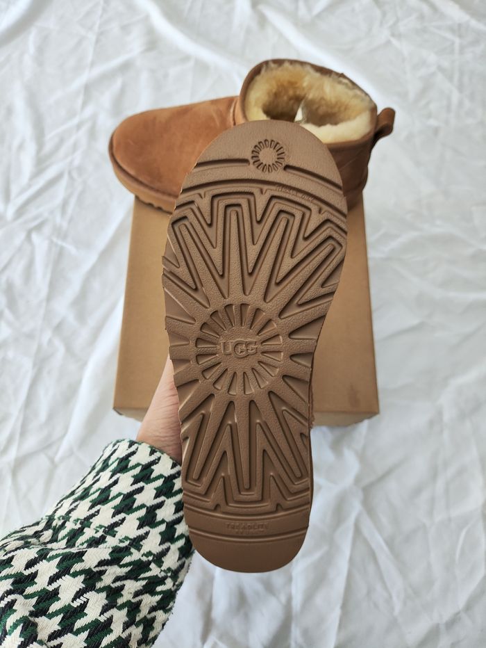 Bottes de neige Ugg mini  Taille : 37 - photo numéro 5