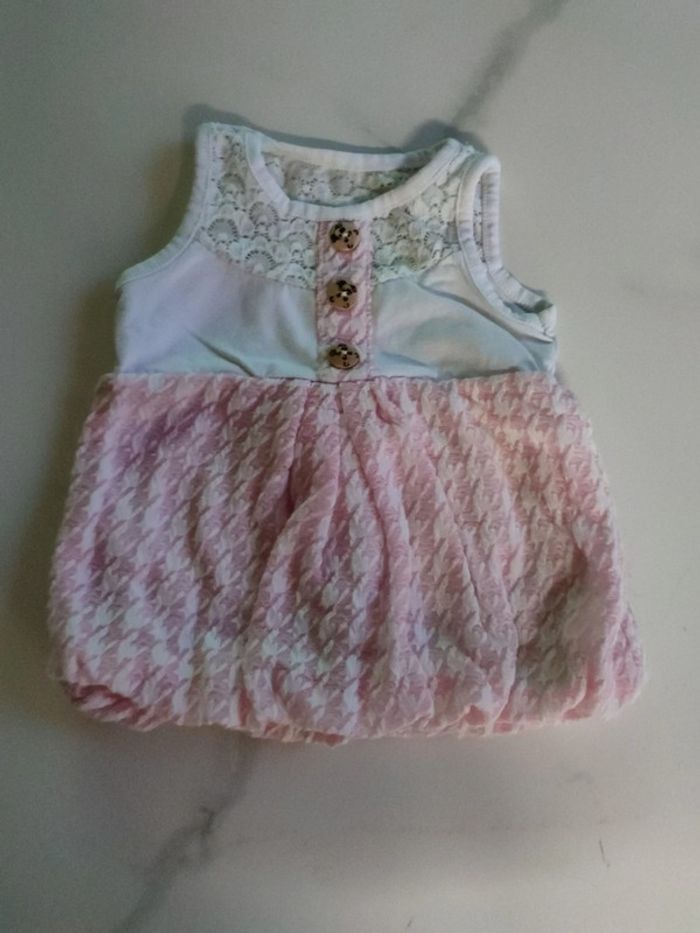 Robe blanche et rose