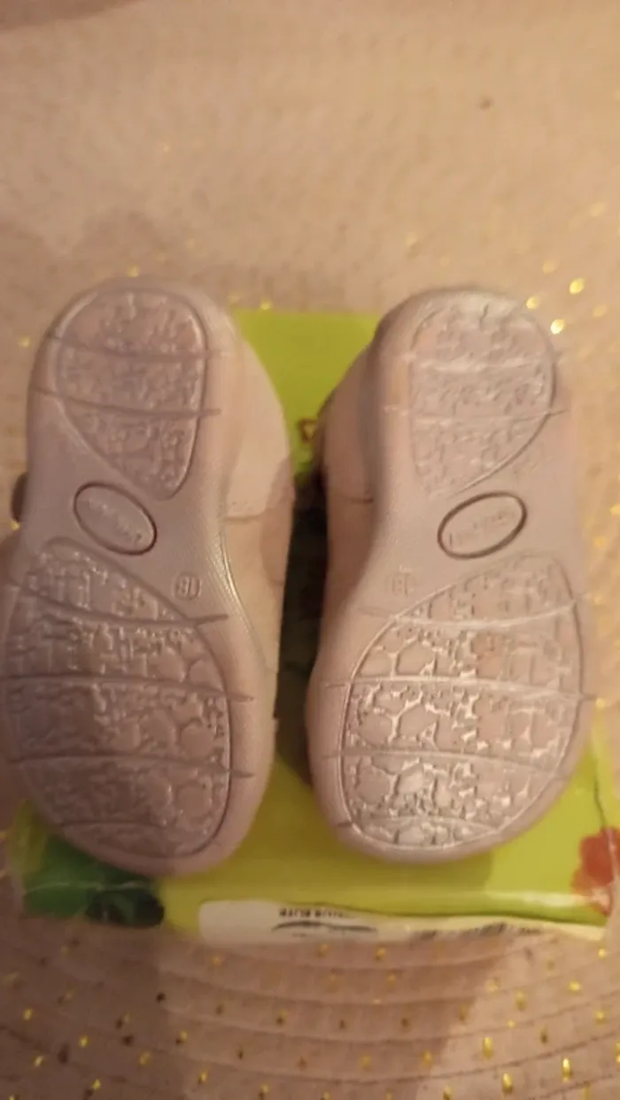 Chaussures neuves fille taille 18 - photo numéro 13