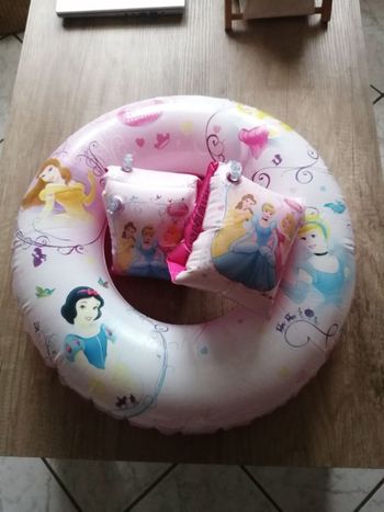 Ensemble bouée et brassards princesses disney