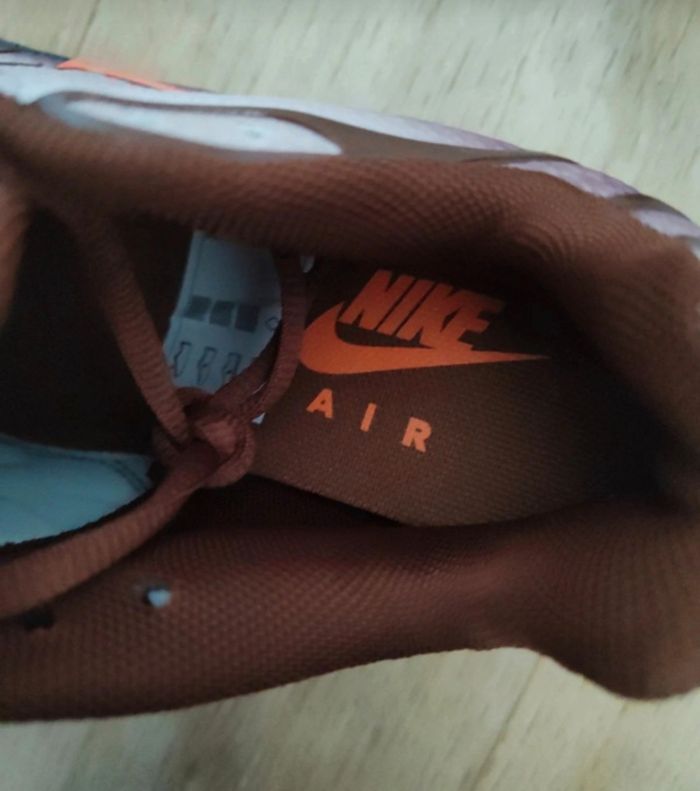 Basket tn taille 44 et 42 prix 55€ jamais porté - photo numéro 3