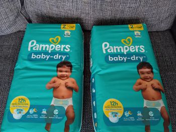 Lot de 2 sachets pampers taille 2