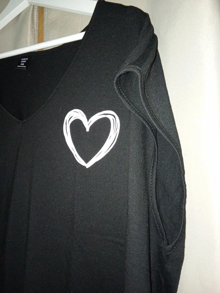 Tee shirt noir coeur blanc Shein Taille 42 - photo numéro 3