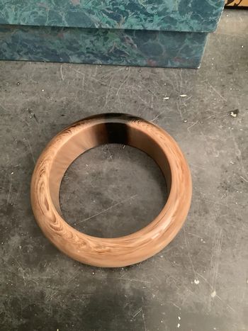 Bracelet jonc épais en résine veiné beige caramel marron neuf sans étiquette