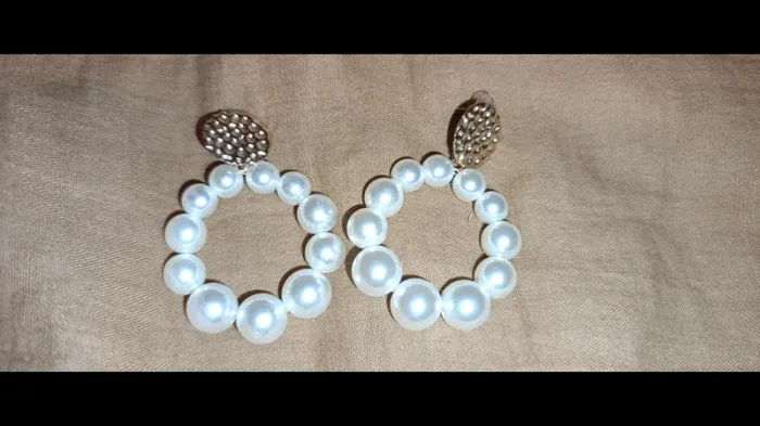 Boucles d'oreille créoles avec perles très élégantes - photo numéro 2