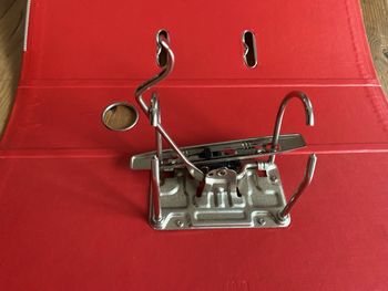 Classeur rouge à levier A4 avec renforts