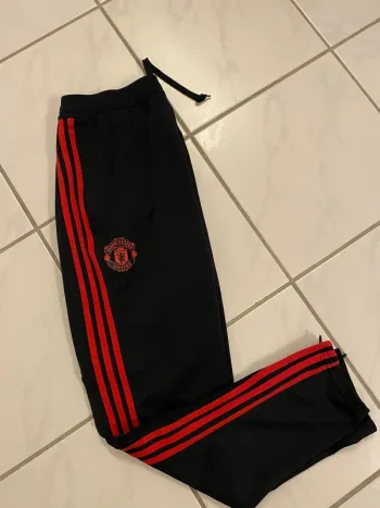 Jogging adidas Manchester United Noir & rouge Taille L Très bon état