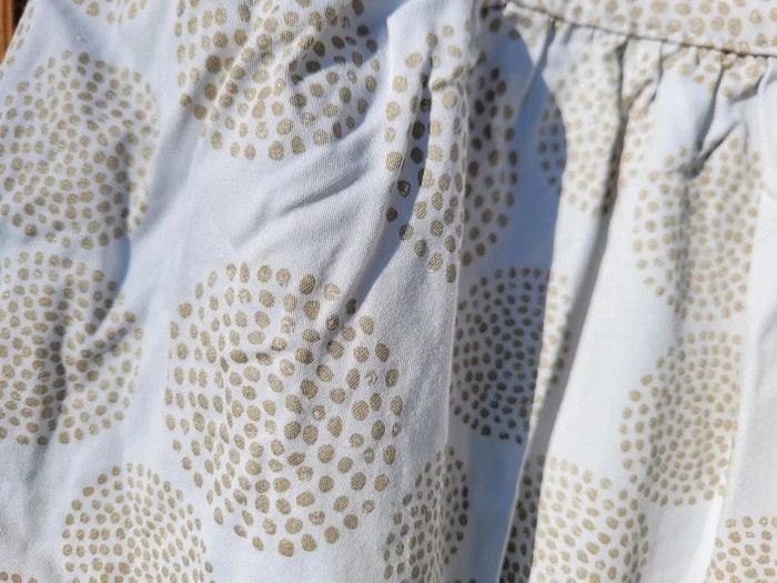 Superbe robe de cérémonie vertbaudet blanche à motifs dorés pailletés, dos nu, 8 ans - photo numéro 7
