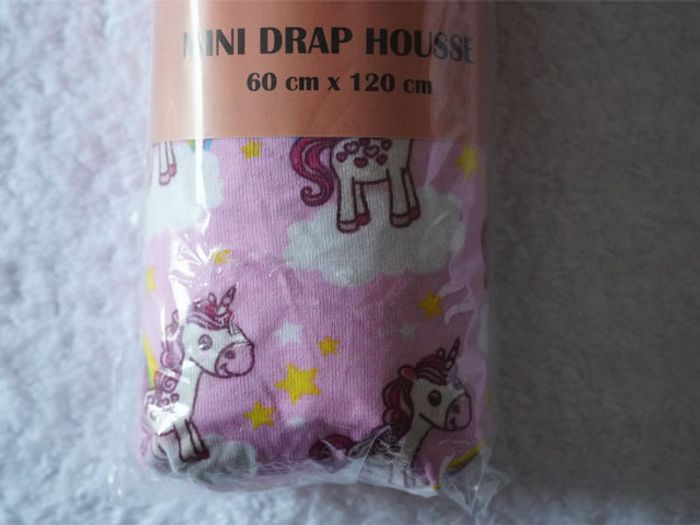 Drap housse rose avec des licornes Baby Fitted neuf Dimension 60 x 120 cm - photo numéro 2