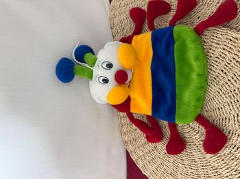 Chenille colorée avec poche de rangement