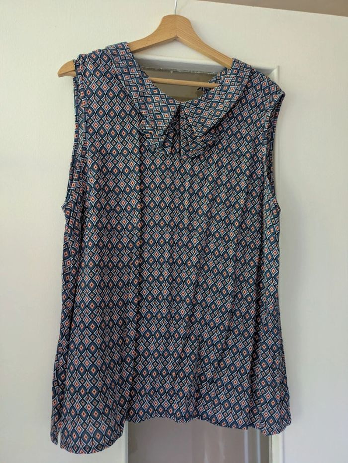 Magnifique haut débardeur motifs géométriques tons bleus taille 48