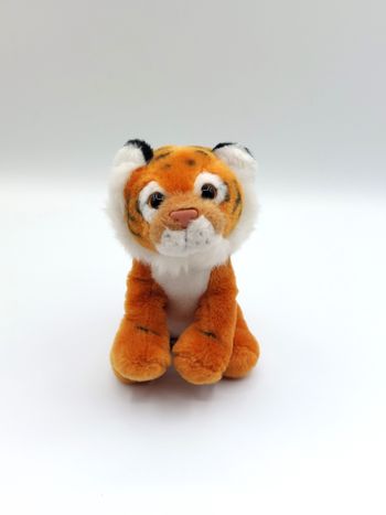 Petite peluche tigre couleur miel GIPSY blanc noir 16 cm nez rose doudou