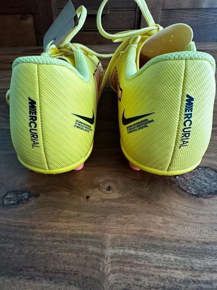 Belle paire de crampons t36,5 Nike mercurial - photo numéro 3
