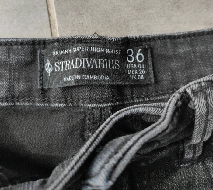 Stradivarius jeans taille S - 36  très bon état - photo numéro 2