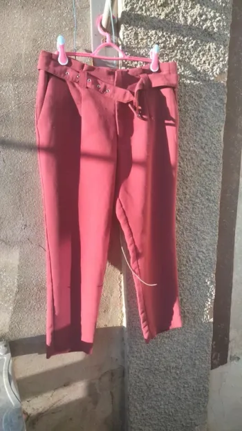 Pantalon chino bordeaux Kiabi Taille 44