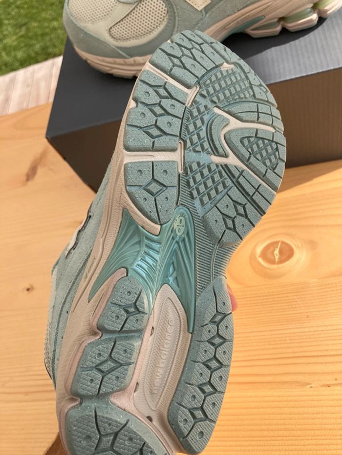 Baskets Basses Femme New Balance 2002R Pistache - Taille 38 - photo numéro 6