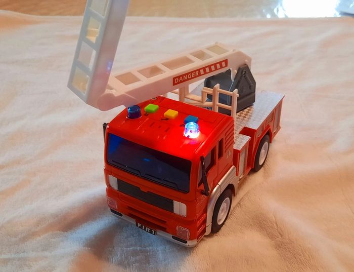 Camion de Pompiers avec Sons et Lumières