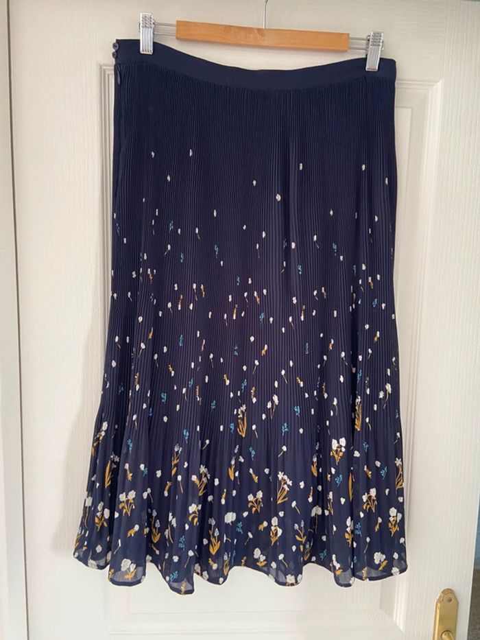 Jupe plissée fleurie bleu marine Comptoir des Cotonniers taille 42