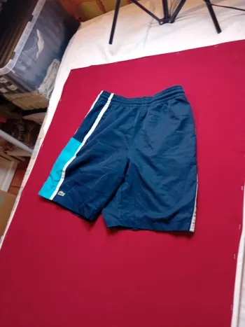 Short lacoste taille XS