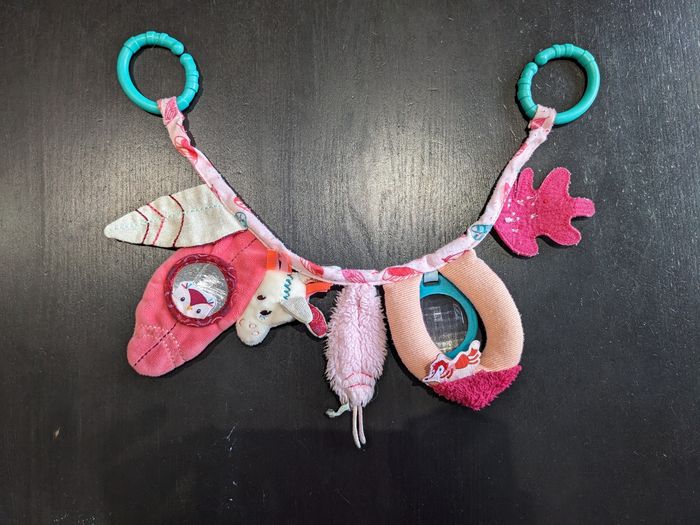 Guirlande hochet poussette Lilliputiens Licorne
