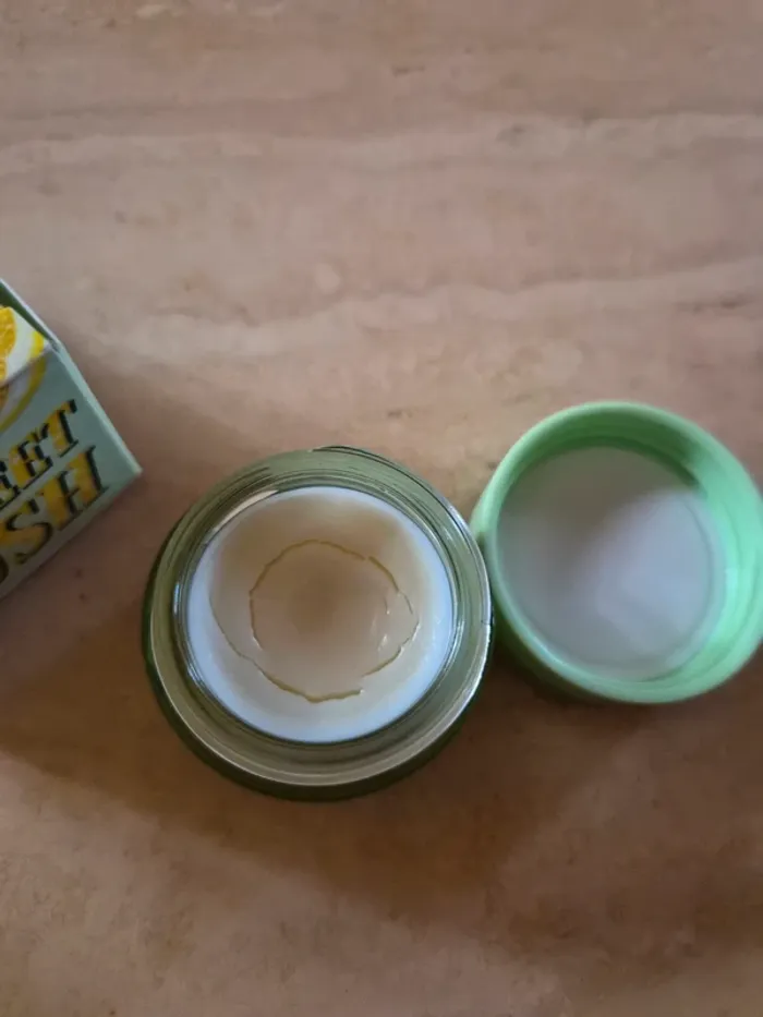Nuxe sweet lemon baume levres - photo numéro 3