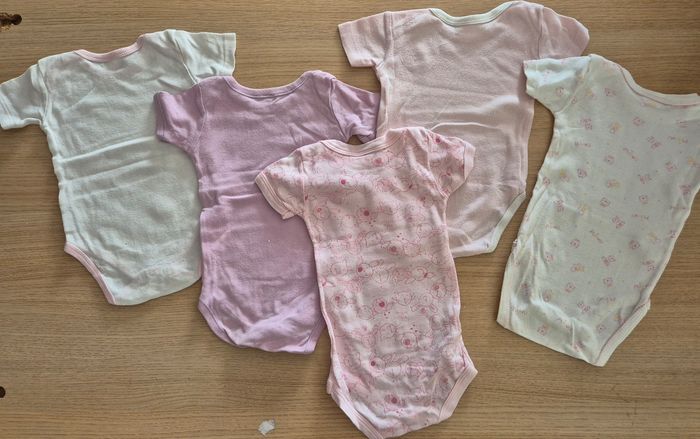 Lot de bodies fille 6 mois - photo numéro 3