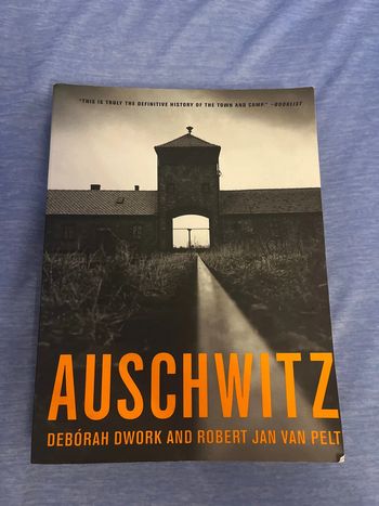 Introuvable sur Vinted ! Livre en anglais Auschwitz