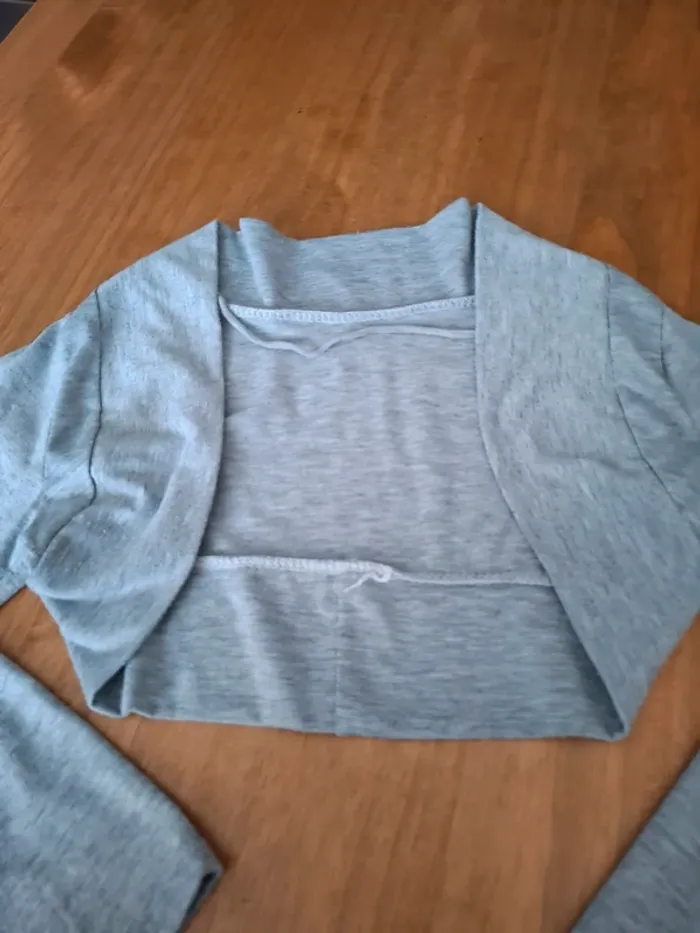 Gilet court boléro couvres épaules 8/10 ans gris clair - photo numéro 2