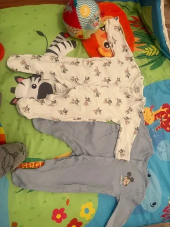 Pyjamas primark collection « Disney » 0/3 mois 62cm