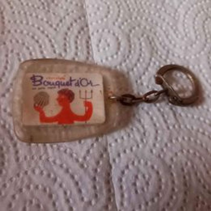 Ancien porte clé bouquet d'or