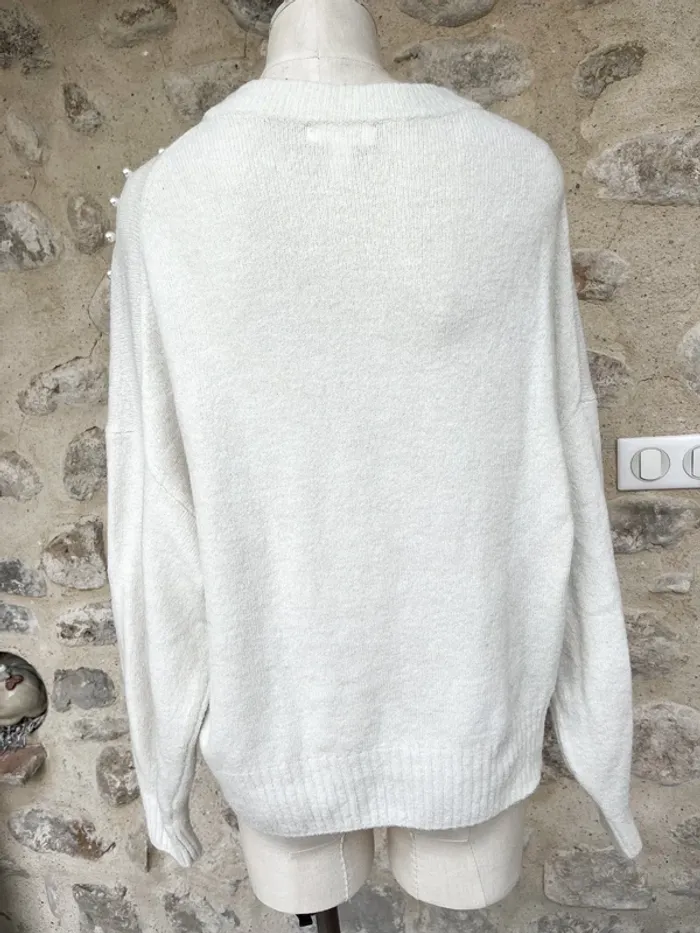 H&M - Pull fin à perles au col rond crème blanc - photo numéro 3