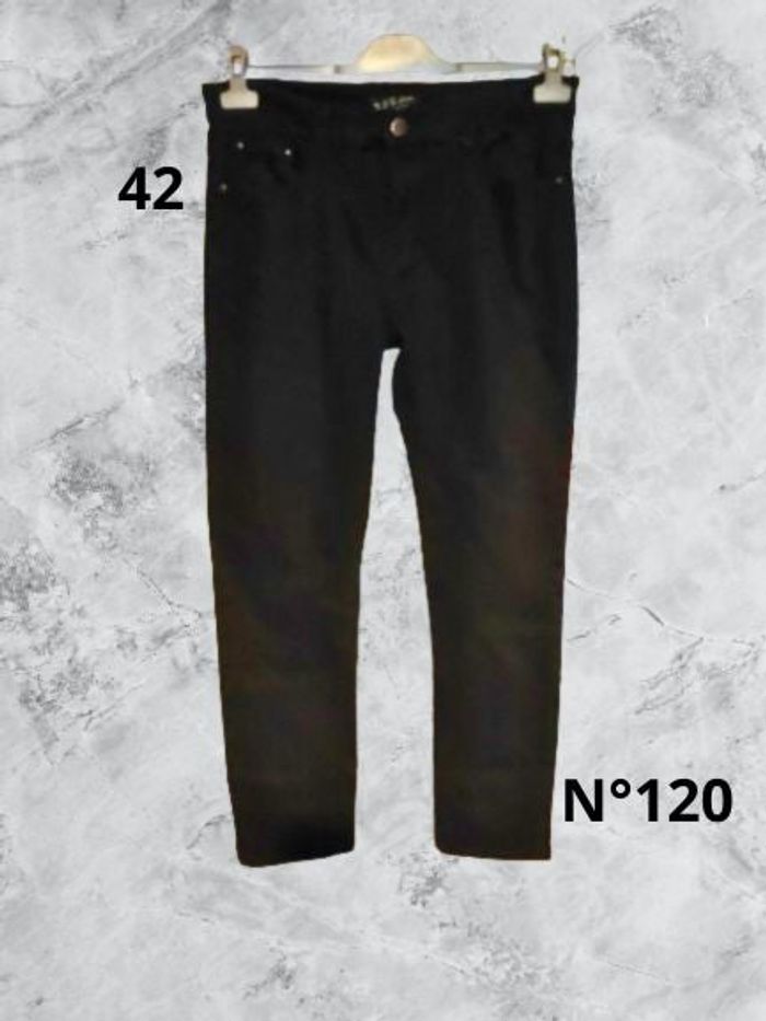 N°120 Jean noir T42. BS Fashion. Taille haute, coupe droite.