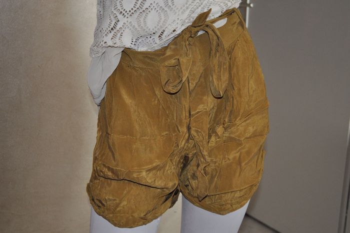 Short moutarde - photo numéro 3