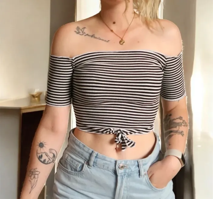 Crop top Bershka épaules dénudées XS - photo numéro 2