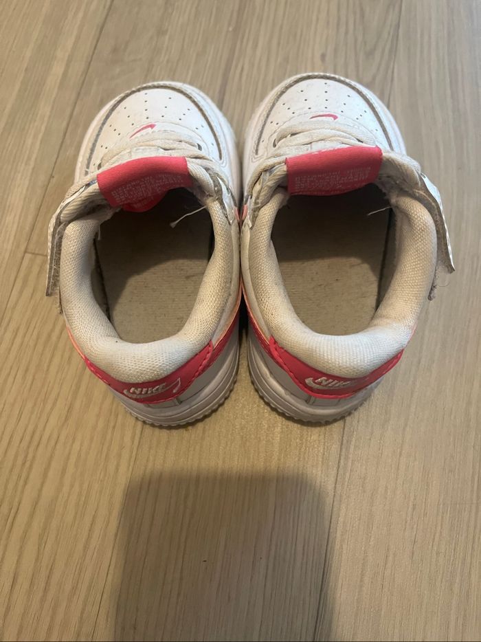 Baskets nike neuve taille 22