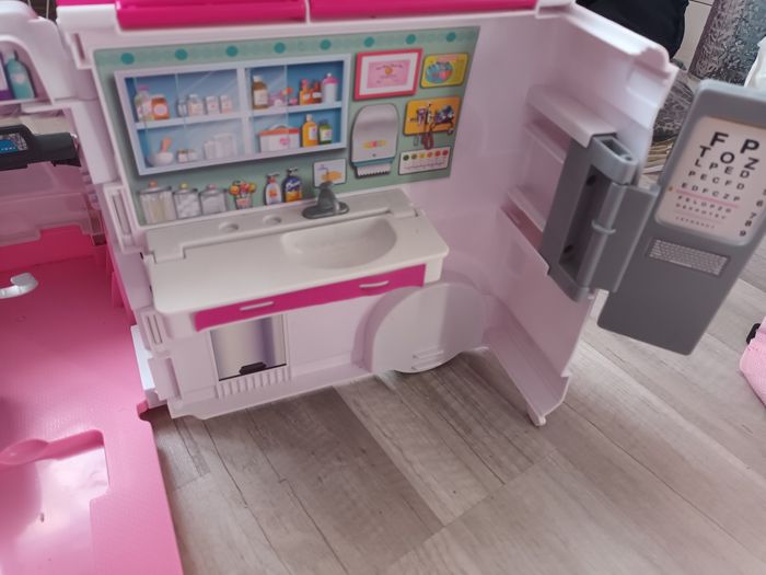 Véhicule médical barbie - photo numéro 3