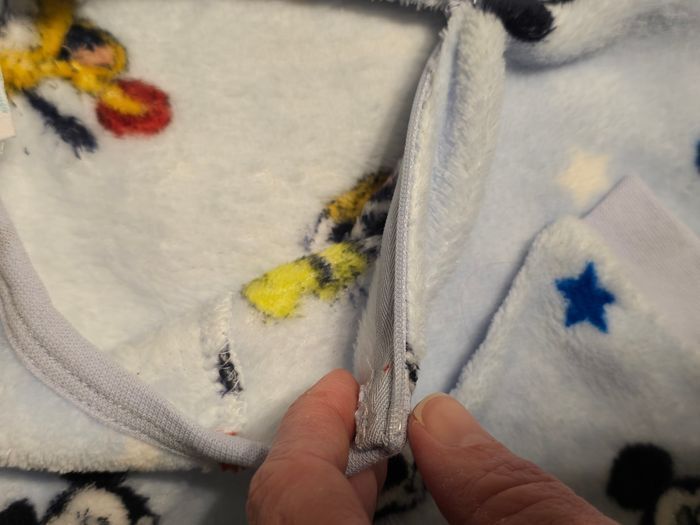 NEUF (non porté)🏷🤩😍👌 superbe surpyjama polaire 12 mois  garçon Disney💙💙💙 - photo numéro 3