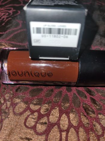 Gloss LUCRATIVE de Younique